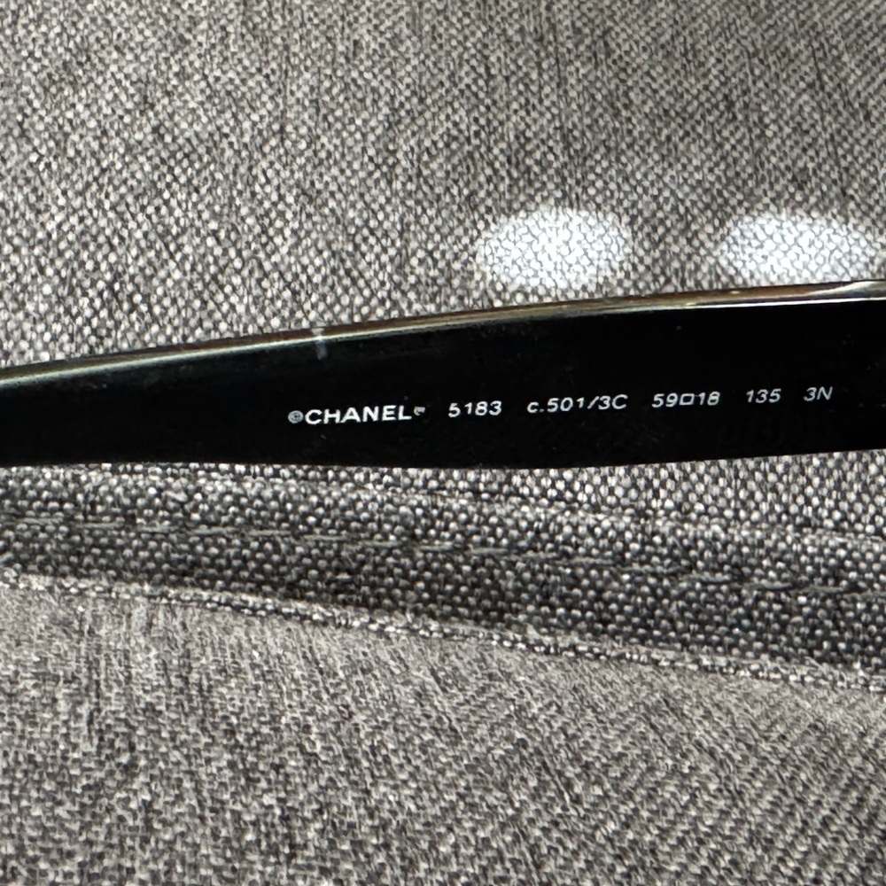 💋SOLD💋 CHANEL Black Oversized Sunglasses with Gold Accents - Picture 6 of 9